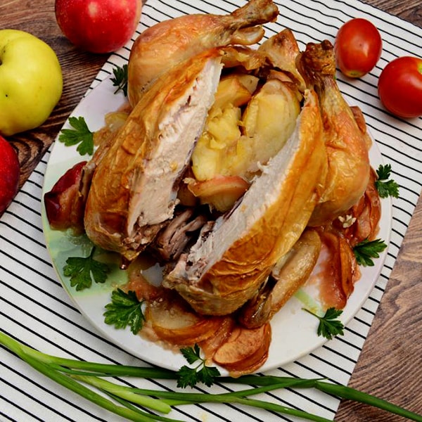 888 Курица запеченная в духовке фаршированная с яблоками